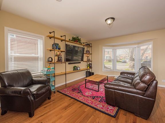 5th image of 509 N Laverne Ave
