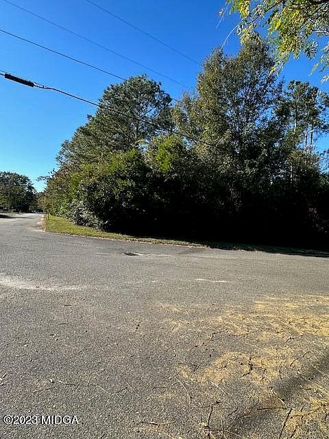 1st image of 725 Eastside Dr #B