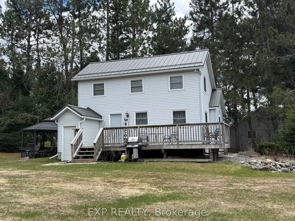 35 Paradise Rd, South Algonquin, ON K0J 2M0