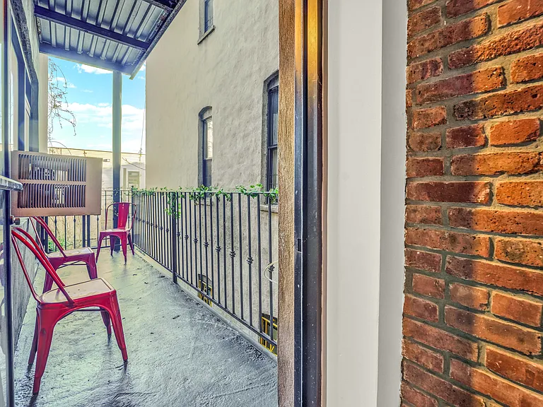 1060 Putnam Ave #2R — Photo 13
