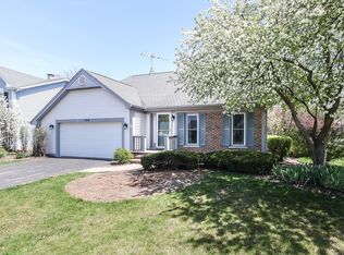 1204 W Weston Dr, Arlington Heights, IL 60004
