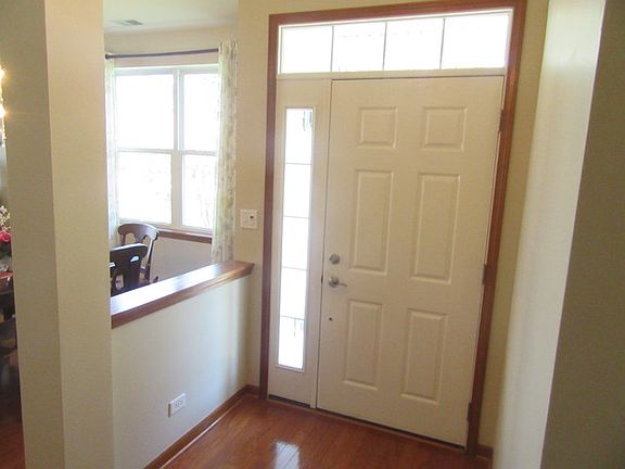 3rd image of 779 Bellevue Cir