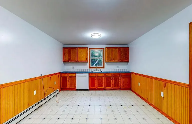 224 Coal St — Photo 6