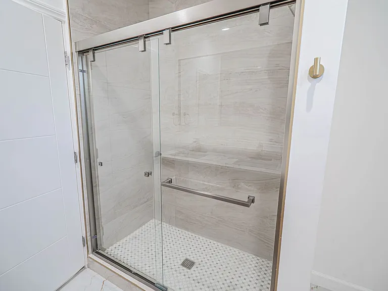 10941 Amestoy Ave — Photo 14