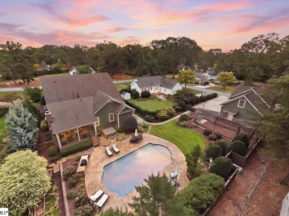 16 Willow Springs Dr, Greenville, SC 29607