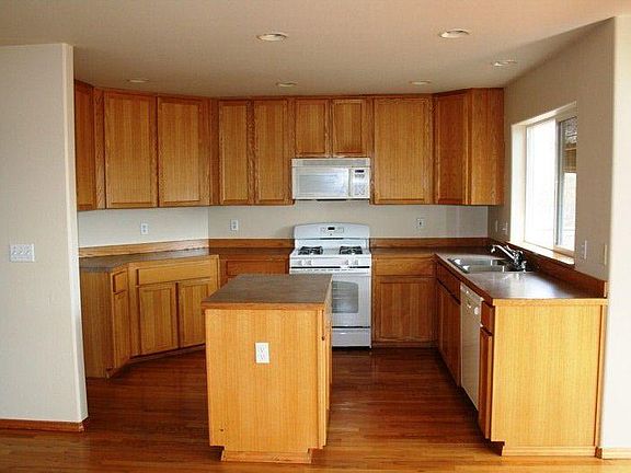 3rd image of 121 67th Avenue Ct E