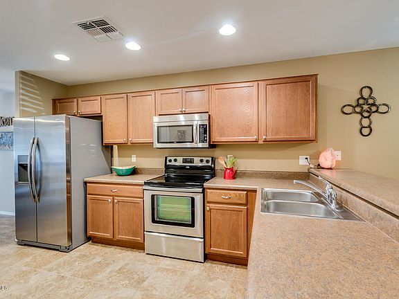 3rd image of 2062 E Yuma Ave