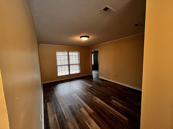 5th image of 202 Barcalay Ln