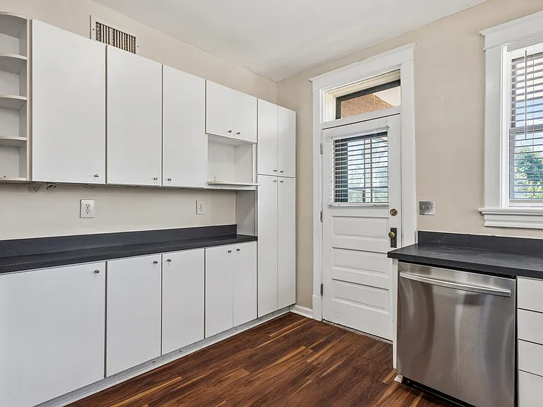 6026-28 Pershing Ave #6028 — Photo 15