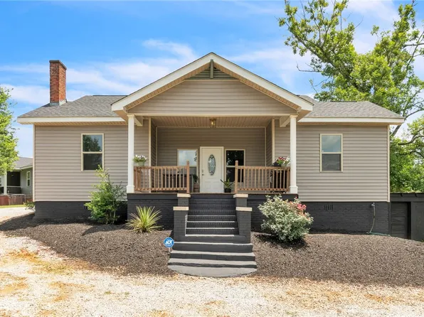 16 Sirrine St, Seneca, SC 29678