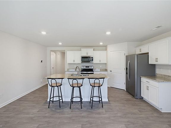 5th image of 122 Stone River Way