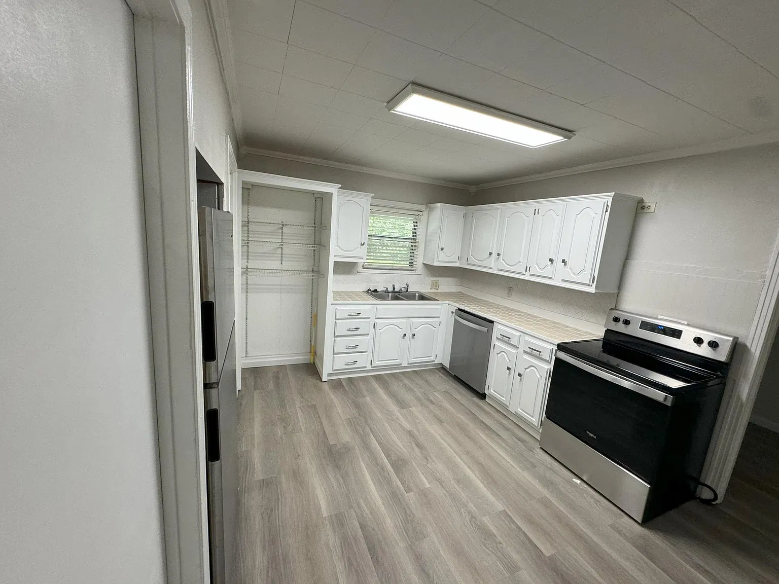 4 bed, 1.5 bath, 1111 sqft, $1,895 — Photo 1