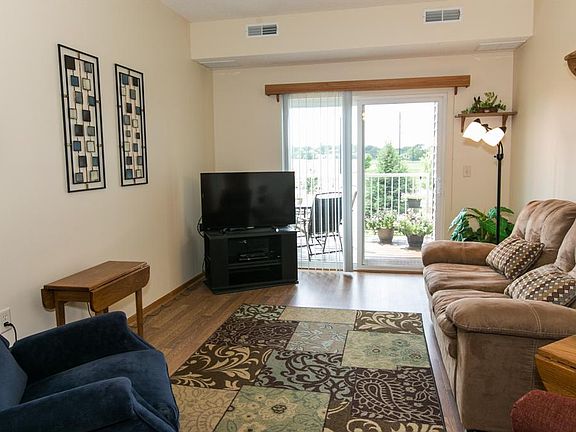 5th image of 1590 Parkwood Dr APT 108