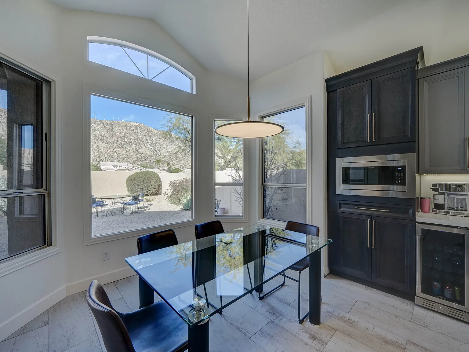 5 bed, 3068 sqft, $6,200 — Photo 2