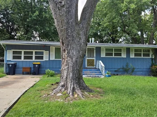 8710 E 92nd St, Kansas City, MO 64138
