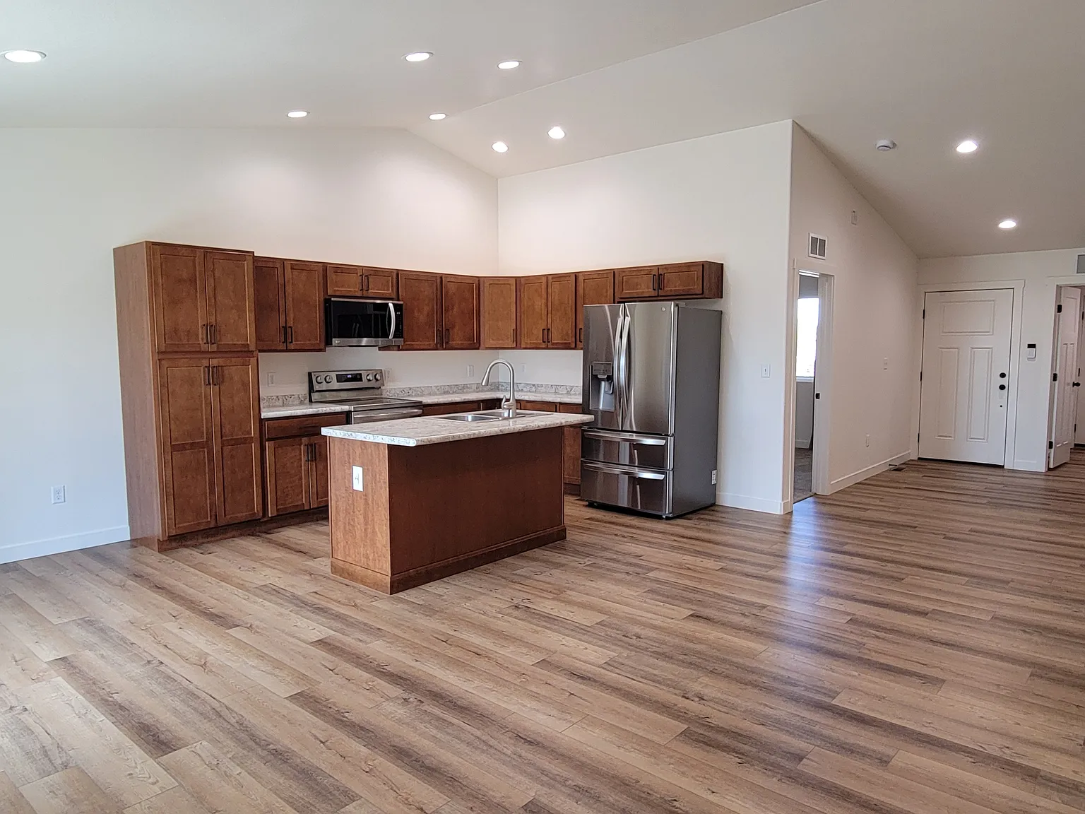 3 bed, 1469 sqft, $2,199 — Photo 4