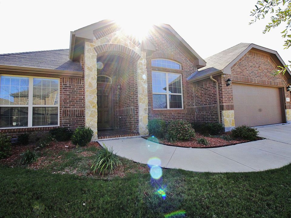 1st image of 25 Oakridge Ln