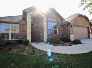 25 Oakridge Ln, Edgecliff Village, TX 76134
