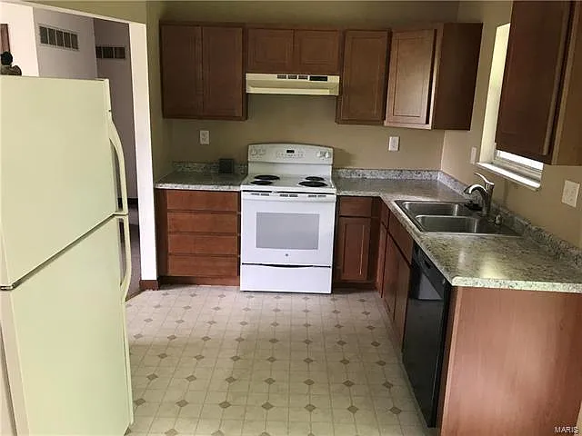 1770 Sparrow Point Ln — Photo 2