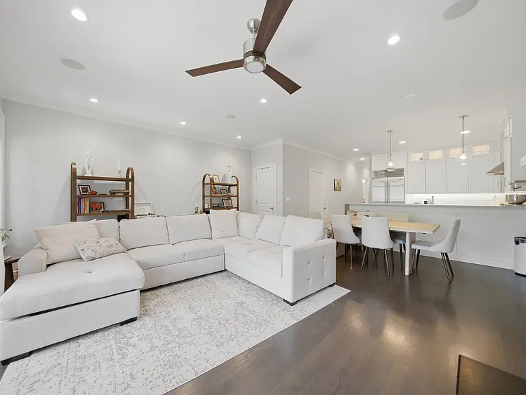2341 W Roscoe St #2W — Photo 2