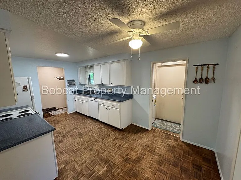 1316 Stanford Dr — Photo 5