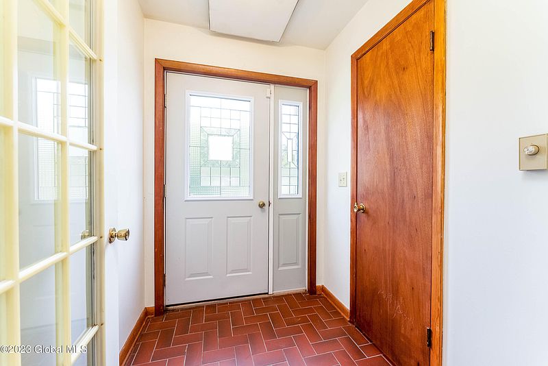 3rd image of 17 Overlook Avenue
