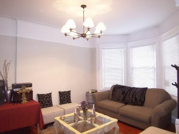 887 Montgomery Street image 2 of 11