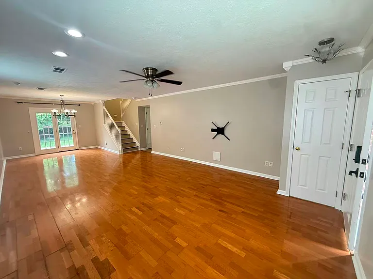1196 Lacy Ln — Photo 3