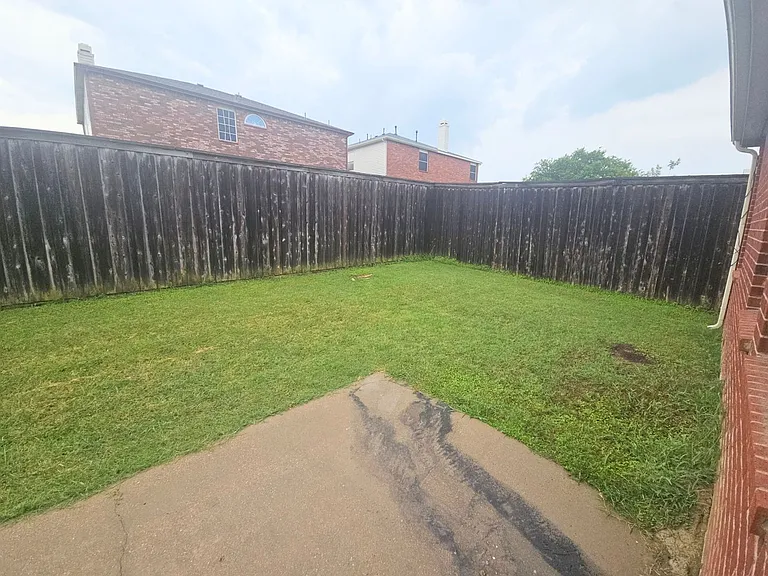 816 Dunkirk Ln — Photo 23