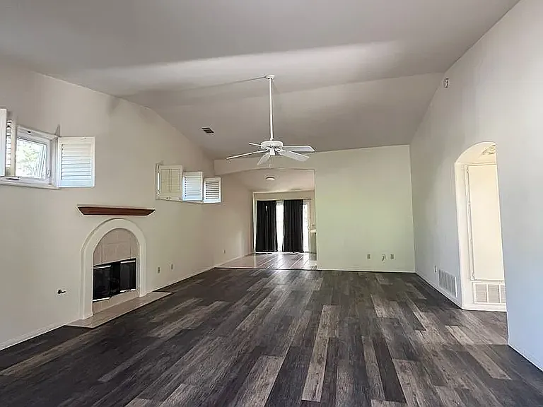 2 bed, 1392 sqft, $3,190 — Photo 3