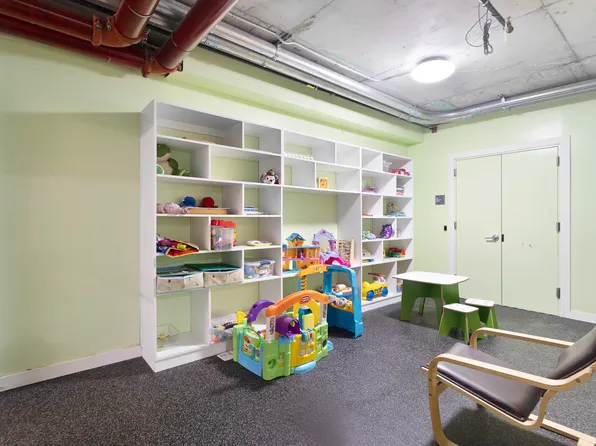 3707 Blackstone Avenue image 32 of 35