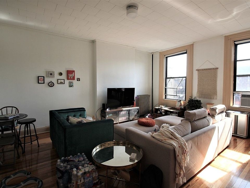 1st image of 94 1st Pl APT 3