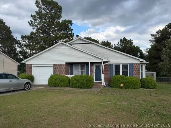 712 Alexwood Dr, Hope Mills, NC 28348