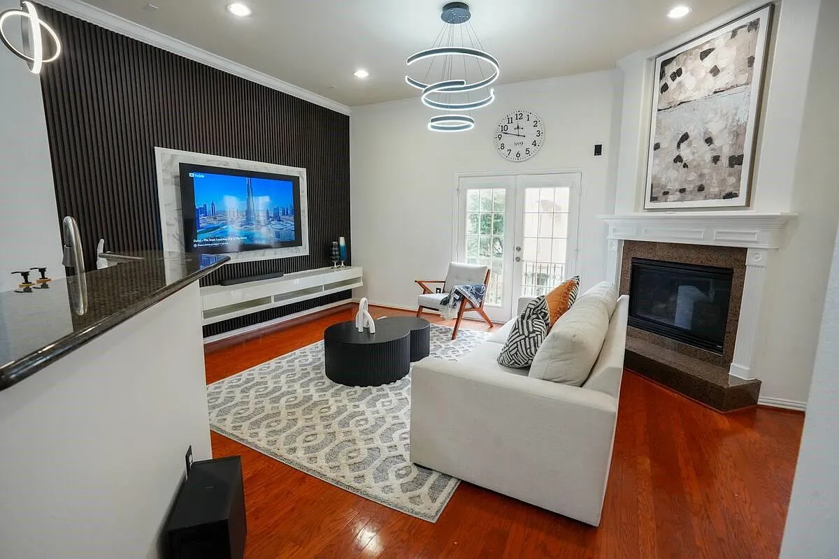 4 bed, 3.5 bath, 2935 sqft, $4,000 — Photo 1
