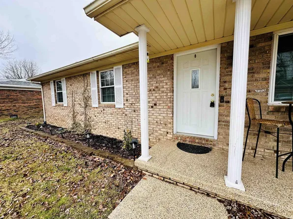 1109 Perkins Dr, Boonville, IN 47601