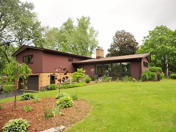 2nd image of 711 Fairlawn Way