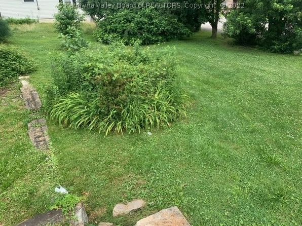 401 98th St, Marmet, WV 25315