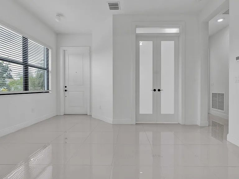 5501 Santa Rosa Ln — Photo 3