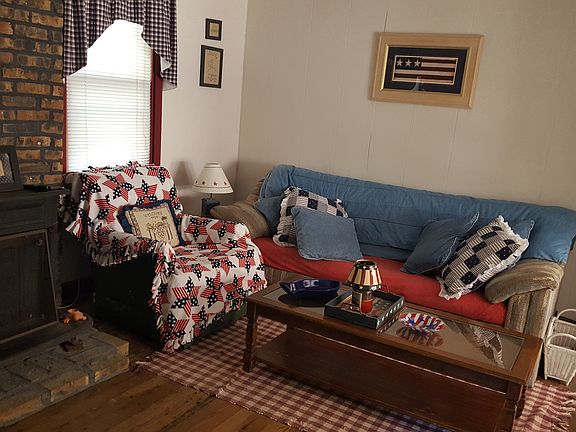 Living Room w/ Sleeper Sofa