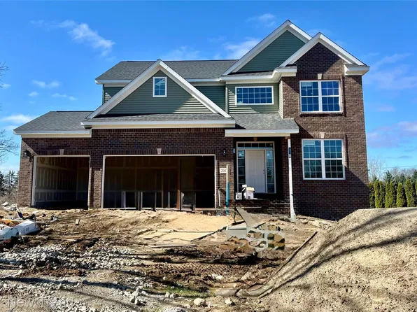 2001 Crested Butte Dr, White Lake, MI 48383