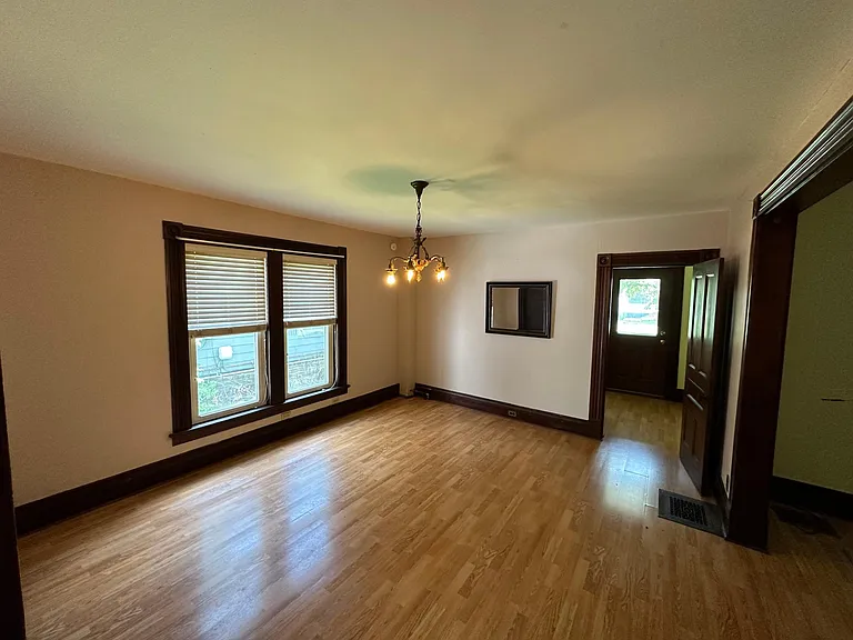 4 Pleasant St — Photo 3