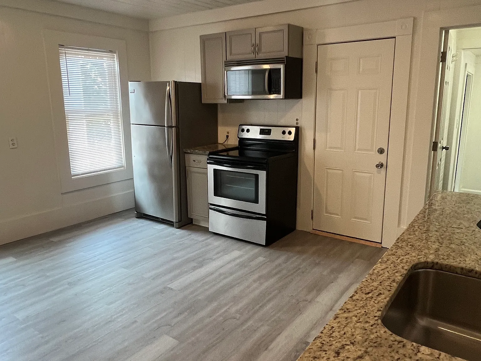 31 Russell St — Photo 4