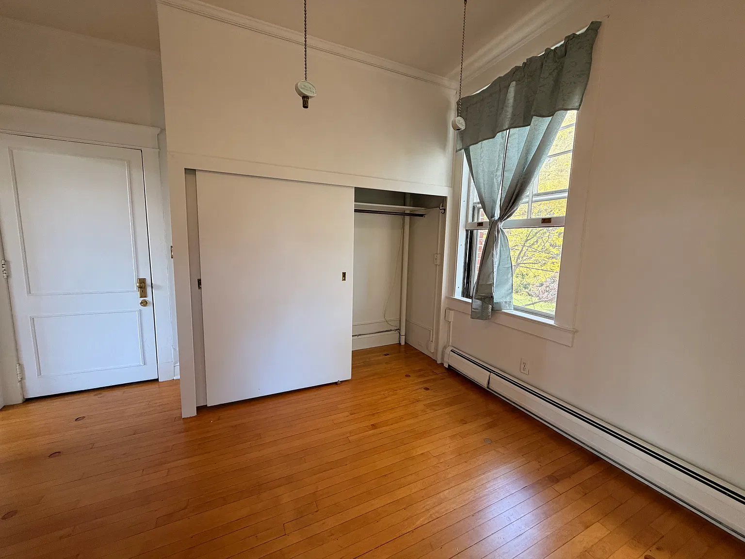 2 bed, 1400 sqft, $2,200 — Photo 3
