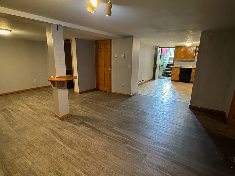 Dinnie Apts 102-108 4th Ave S — Photo 7