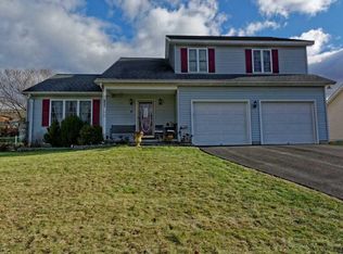 10 Ridge Dr, Troy, NY 12180