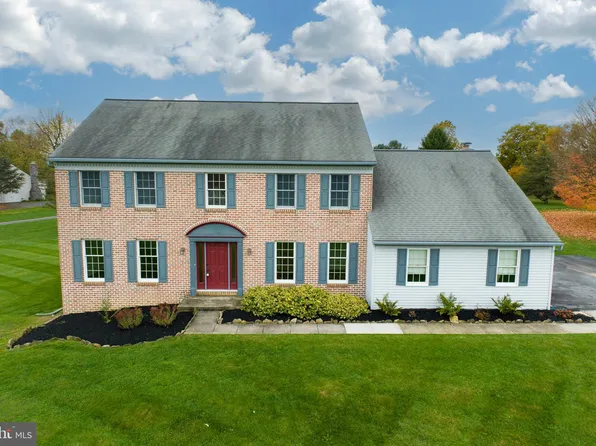 4 Pond View Dr, Elverson, PA 19520