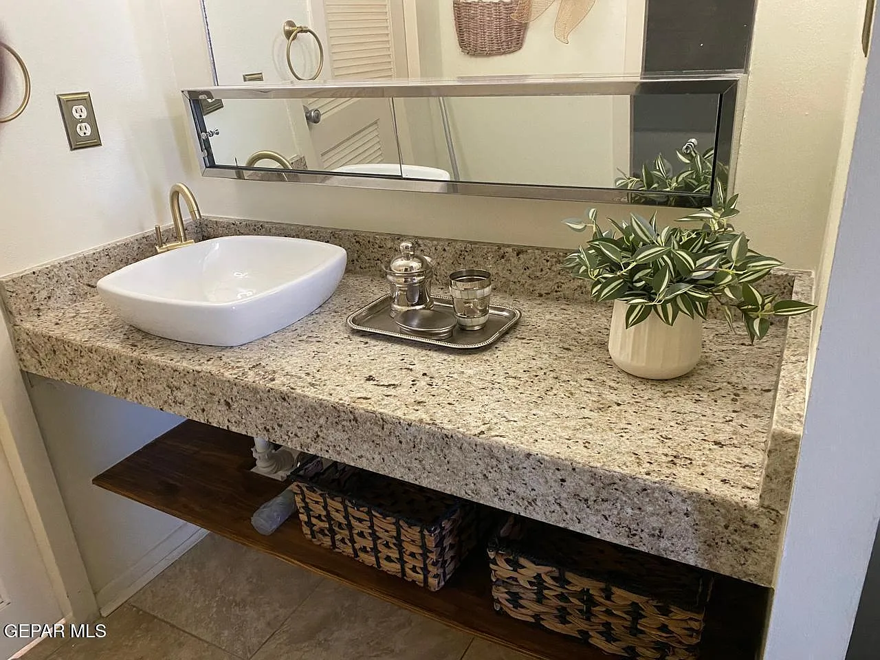 2 bed, 2.0 bath, 1212 sqft, $1,900 — Photo 2