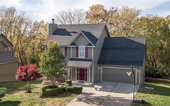3rd image of 563 Hawthorne Dr