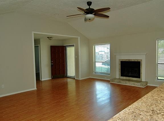 5th image of 1105 Seabrook Dr