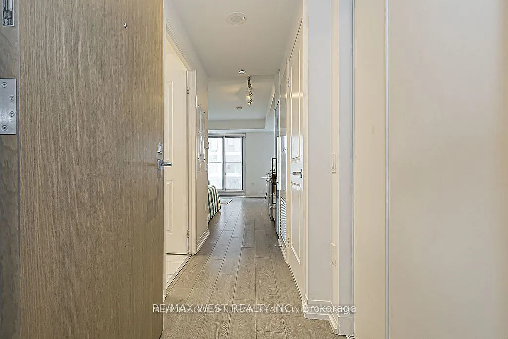 Studio, $1,900 — Photo 4